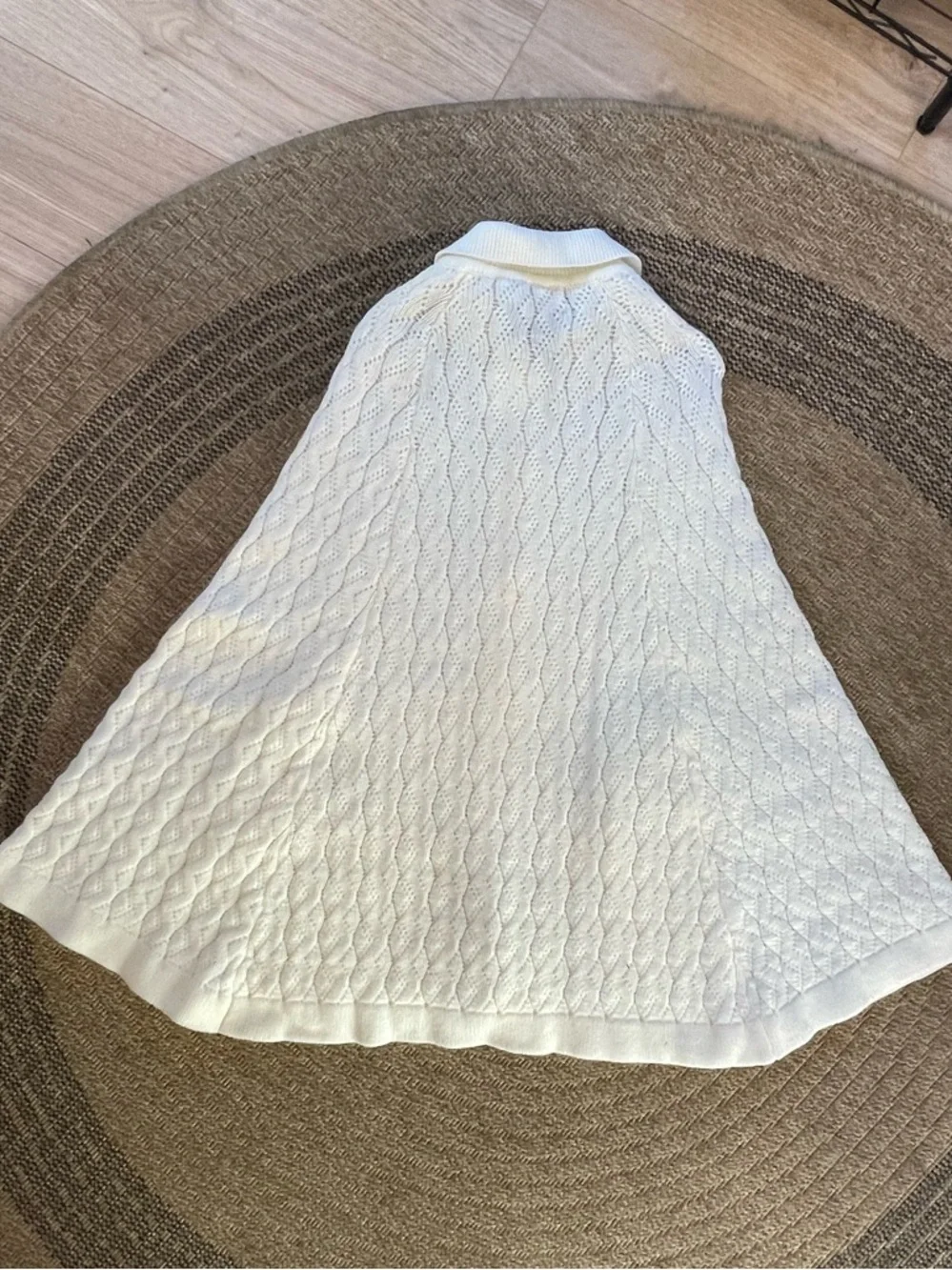 Vintage white textured knit button-up dagger collared poncho cape